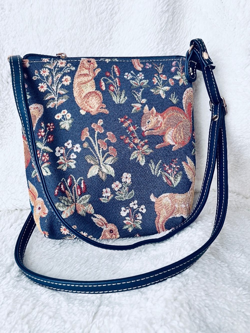 Signare Vintage Woodland Forest Tapestry Crossbody Bag Squirrel Rabbit Navy Blue